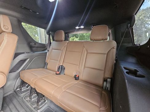 Used 2022 Chevrolet Tahoe High Country AWD/4WD image 17