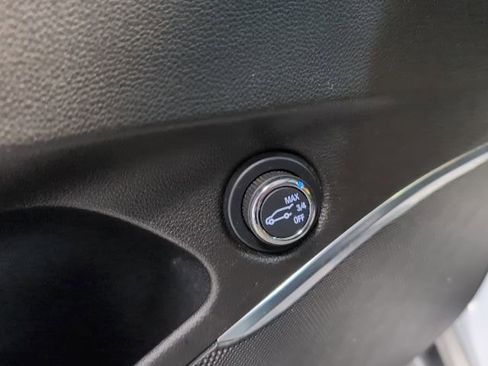 Used 2023 Buick Enclave Essence AWD/4WD image 16