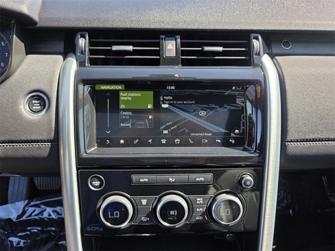 Used 2020 Land Rover Discovery HSE image 32