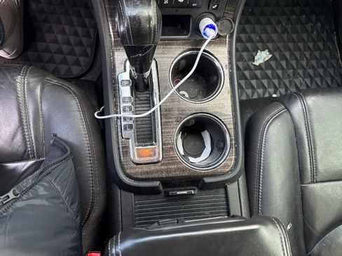 Used 2013 GMC Acadia SLT image 19