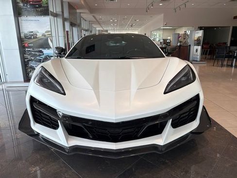 Used 2025 Chevrolet Corvette Z06 RWD image 2