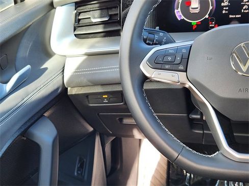 New 2026 Volkswagen Tiguan SE image 26