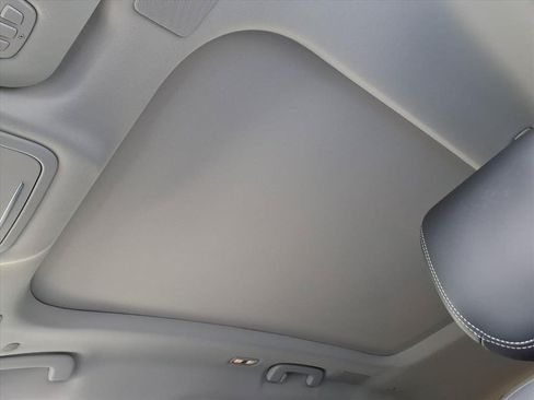 Certified 2025 Lincoln Nautilus Reserve AWD/4WD image 31