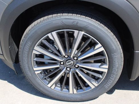 New 2026 Nissan Pathfinder Platinum AWD/4WD image 9