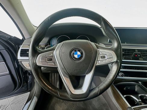 Used 2019 BMW 740i xDrive AWD/4WD image 11