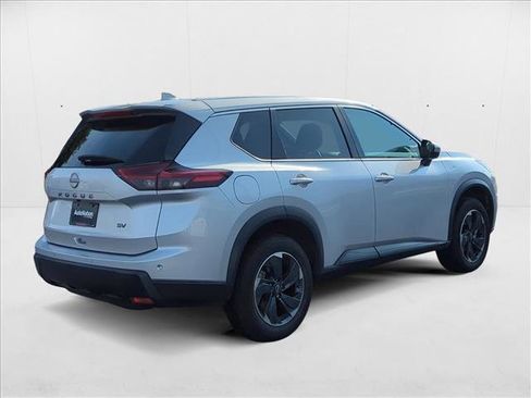 Used 2024 Nissan Rogue SV image 6
