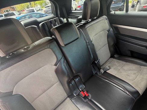 Used 2017 Ford Explorer XLT w/ Equipment Group 202A AWD/4WD image 37