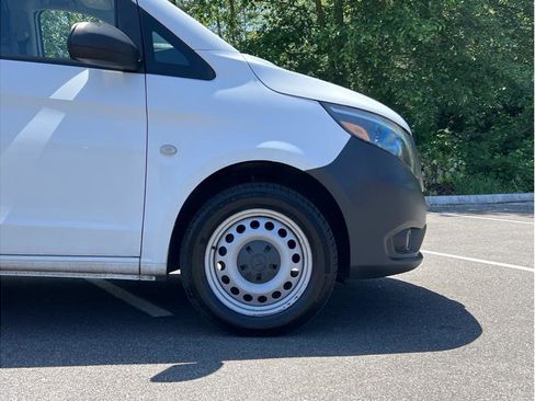 Used 2017 Mercedes-Benz Metris image 2