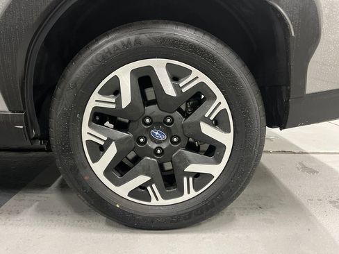 Used 2025 Subaru Forester Premium image 4