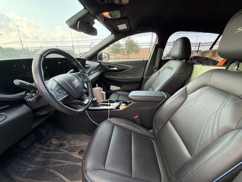 Used 2024 Buick Envista Sport Touring w/ Convenience I Package FWD image 9