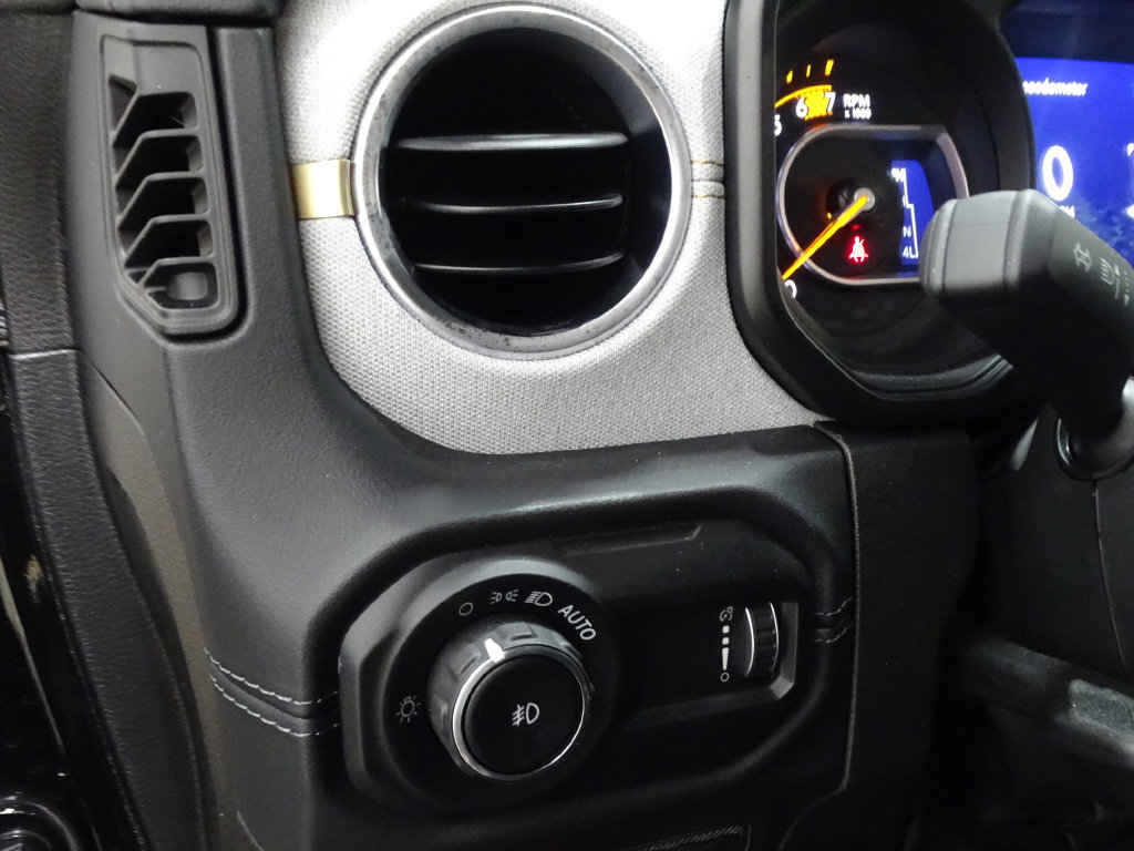 Used 2024 Jeep Wrangler Unlimited Sahara AWD/4WD image 18