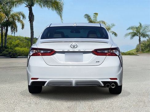 Used 2023 Toyota Camry SE image 3