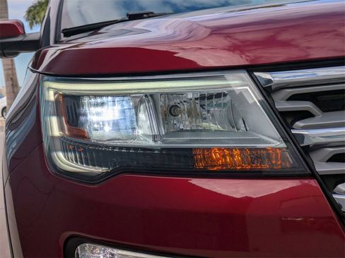 Used 2019 Ford Explorer Limited w/ Ford Safe & Smart Package image 10