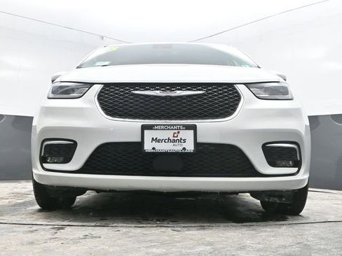 Used 2023 Chrysler Pacifica Touring-L image 34