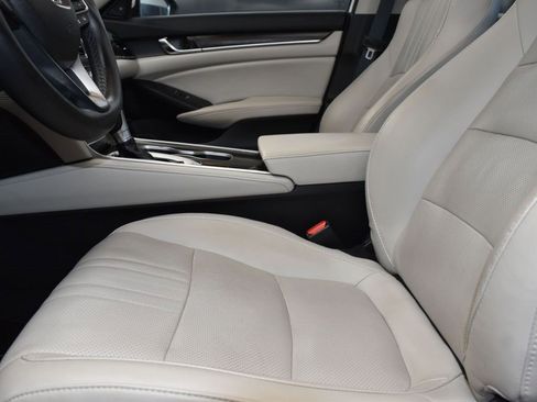 Used 2018 Honda Accord Touring image 13