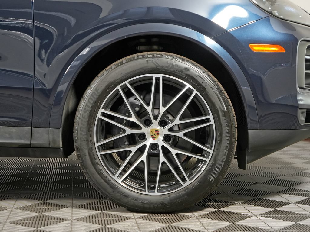 Certified 2024 Porsche Cayenne AWD/4WD image 16