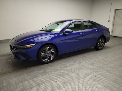 Used 2025 Hyundai Elantra SEL image 2