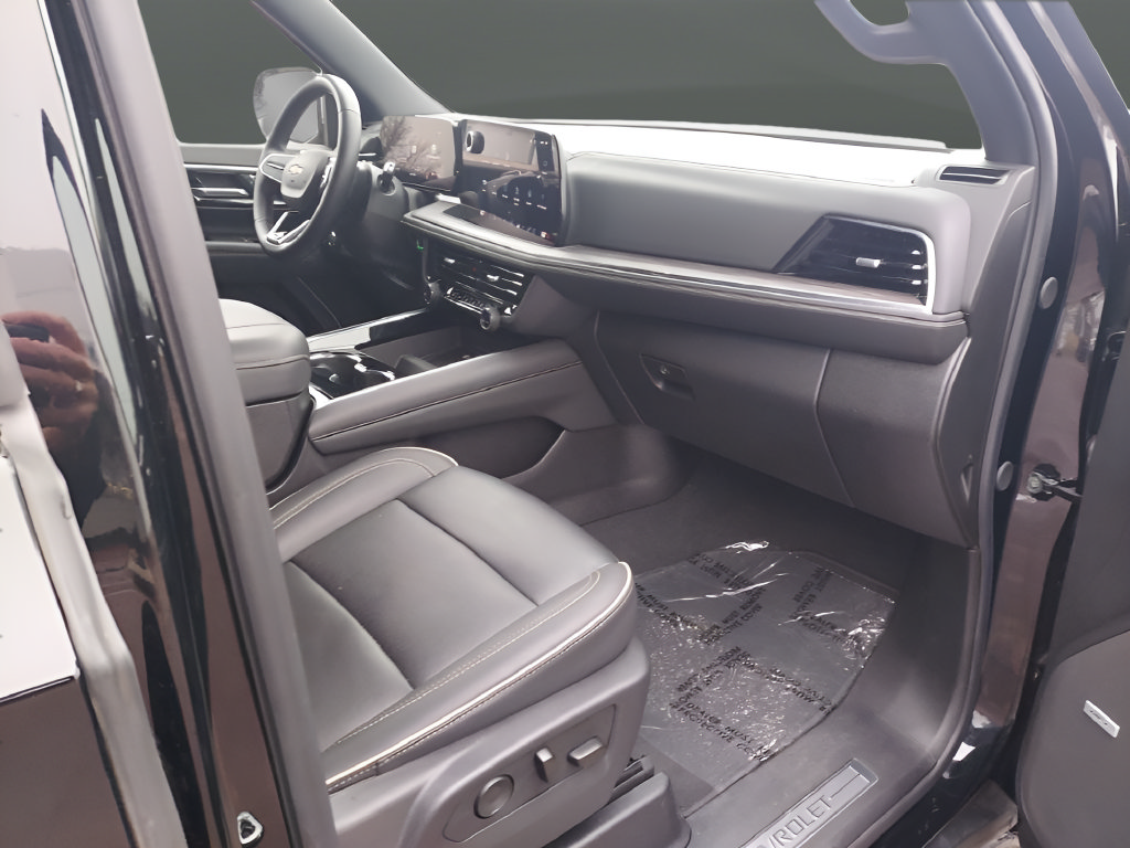 Used 2025 Chevrolet Tahoe Premier AWD/4WD image 25