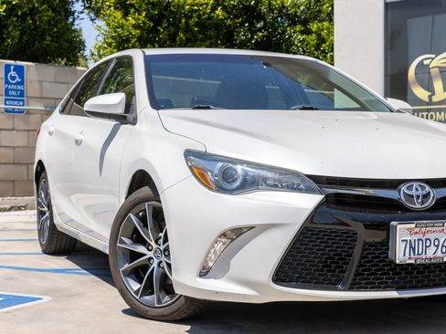 Used 2015 Toyota Camry XSE FWD image 3