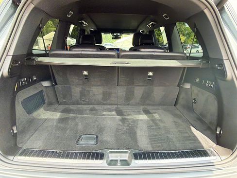 Used 2024 Mercedes-Benz GLS 450 4MATIC image 11