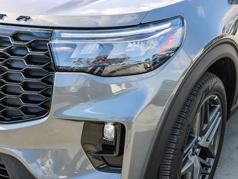 Used 2025 Ford Explorer ST-Line w/ ST-Line Street Pack AWD/4WD image 5