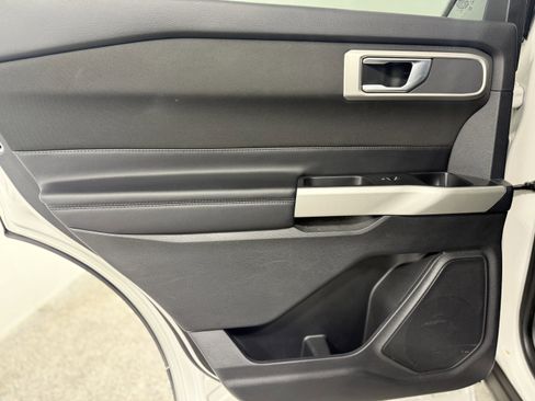 Used 2020 Ford Explorer XLT w/ Comfort Package image 24