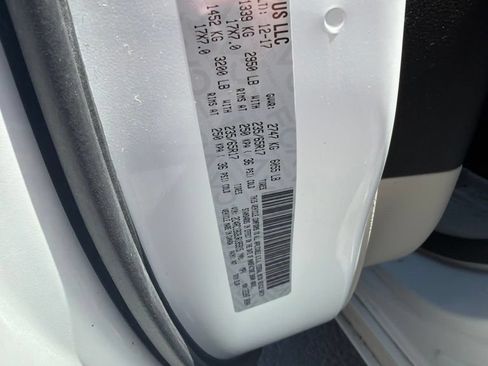 Used 2018 Chrysler Pacifica Touring-L FWD image 22