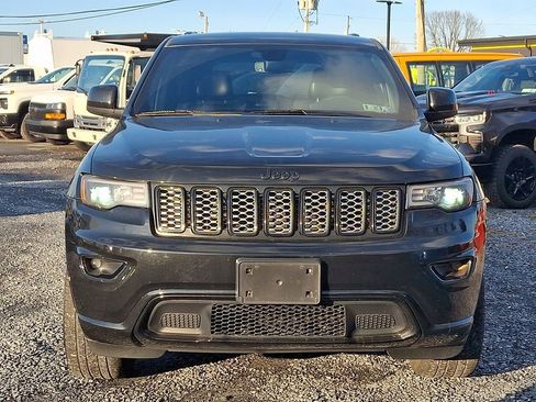 Used 2019 Jeep Grand Cherokee Altitude image 2