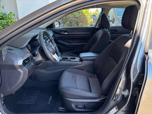 Used 2025 Nissan Altima 2.5 SV FWD image 27