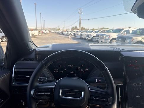 Used 2025 GMC Yukon XL Denali Ultimate image 10