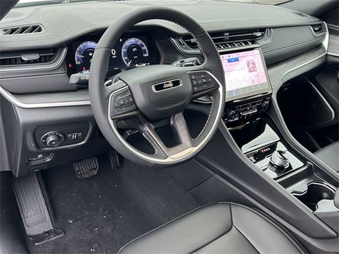 New 2025 Jeep Grand Cherokee L Limited w/ Trailer Tow Package image 19