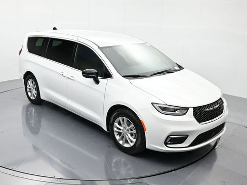 New 2026 Chrysler Pacifica Select image 29