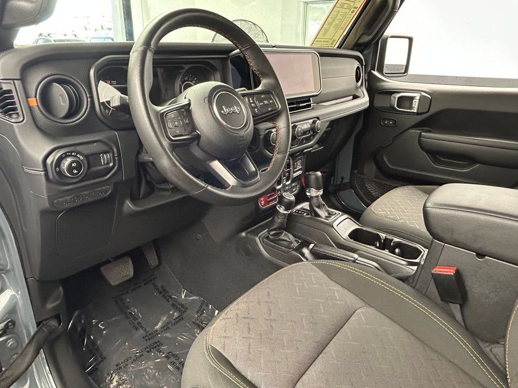 Used 2024 Jeep Gladiator Mojave AWD/4WD image 45