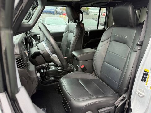 Used 2023 Jeep Wrangler Sahara w/ Cold Weather Group image 18