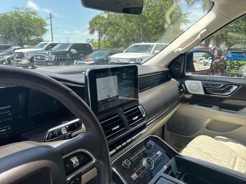 Used 2021 Lincoln Navigator Black Label w/ Special Edition Package AWD/4WD image 2