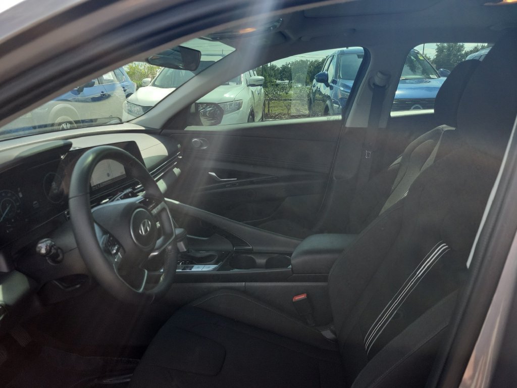 Used 2024 Hyundai Elantra SEL w/ Convenience Package FWD image 17