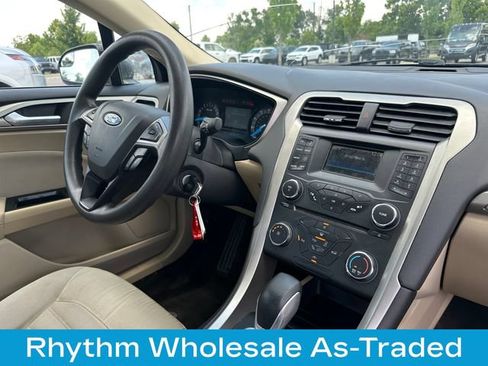 Used 2015 Ford Fusion SE FWD image 24