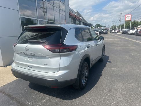 Used 2024 Nissan Rogue S AWD/4WD image 4