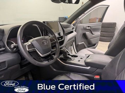 Used 2024 Toyota Highlander XSE FWD image 9