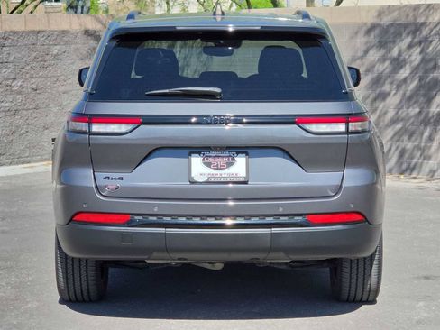 Used 2023 Jeep Grand Cherokee Altitude image 8