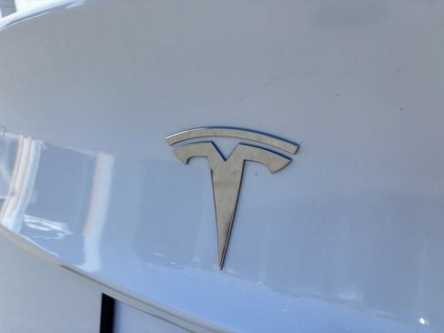 Used 2018 Tesla Model 3 Mid Range RWD image 10