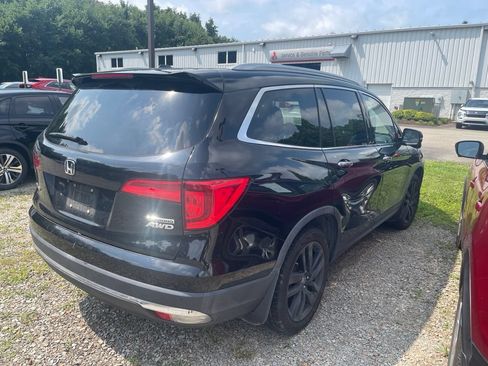 Used 2017 Honda Pilot Touring image 4