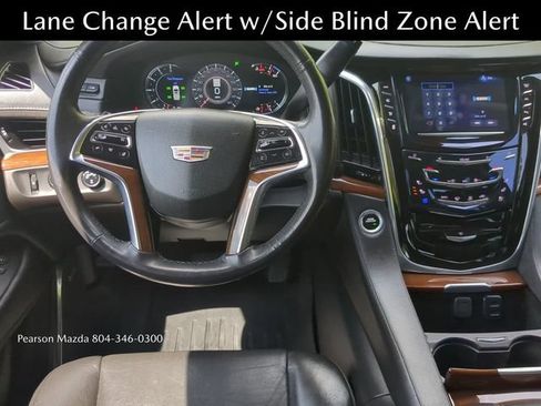Used 2020 Cadillac Escalade Luxury AWD/4WD image 17