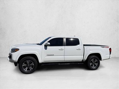 Used 2017 Toyota Tacoma TRD Sport w/ Premium & Technology Package AWD/4WD image 4