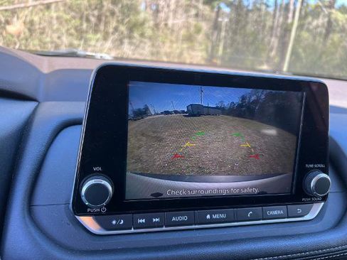 Used 2023 Nissan Rogue SV image 17