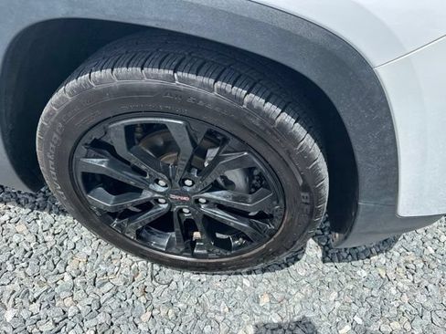 Used 2022 GMC Terrain SLE w/ Driver Convenience Package FWD image 9