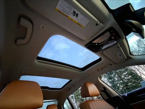 Used 2020 BMW 750i xDrive w/ Autobahn Package image 14