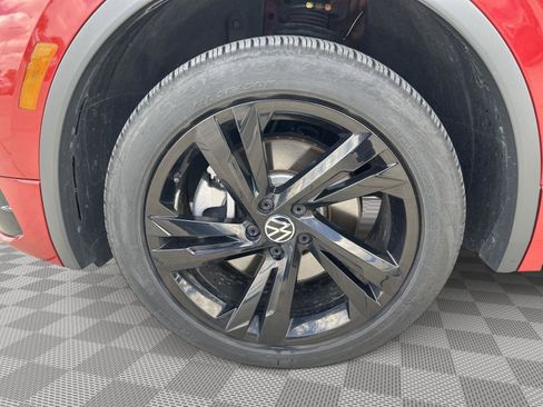 Certified 2024 Volkswagen Tiguan SE R-Line FWD image 21