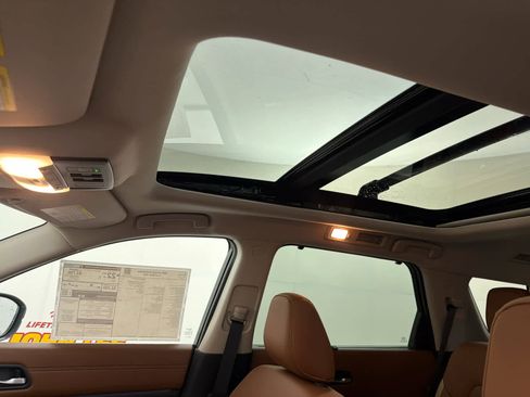 New 2026 Nissan Pathfinder Platinum AWD/4WD image 15