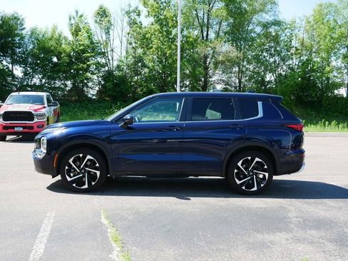 Used 2024 Mitsubishi Outlander SE AWD/4WD image 3